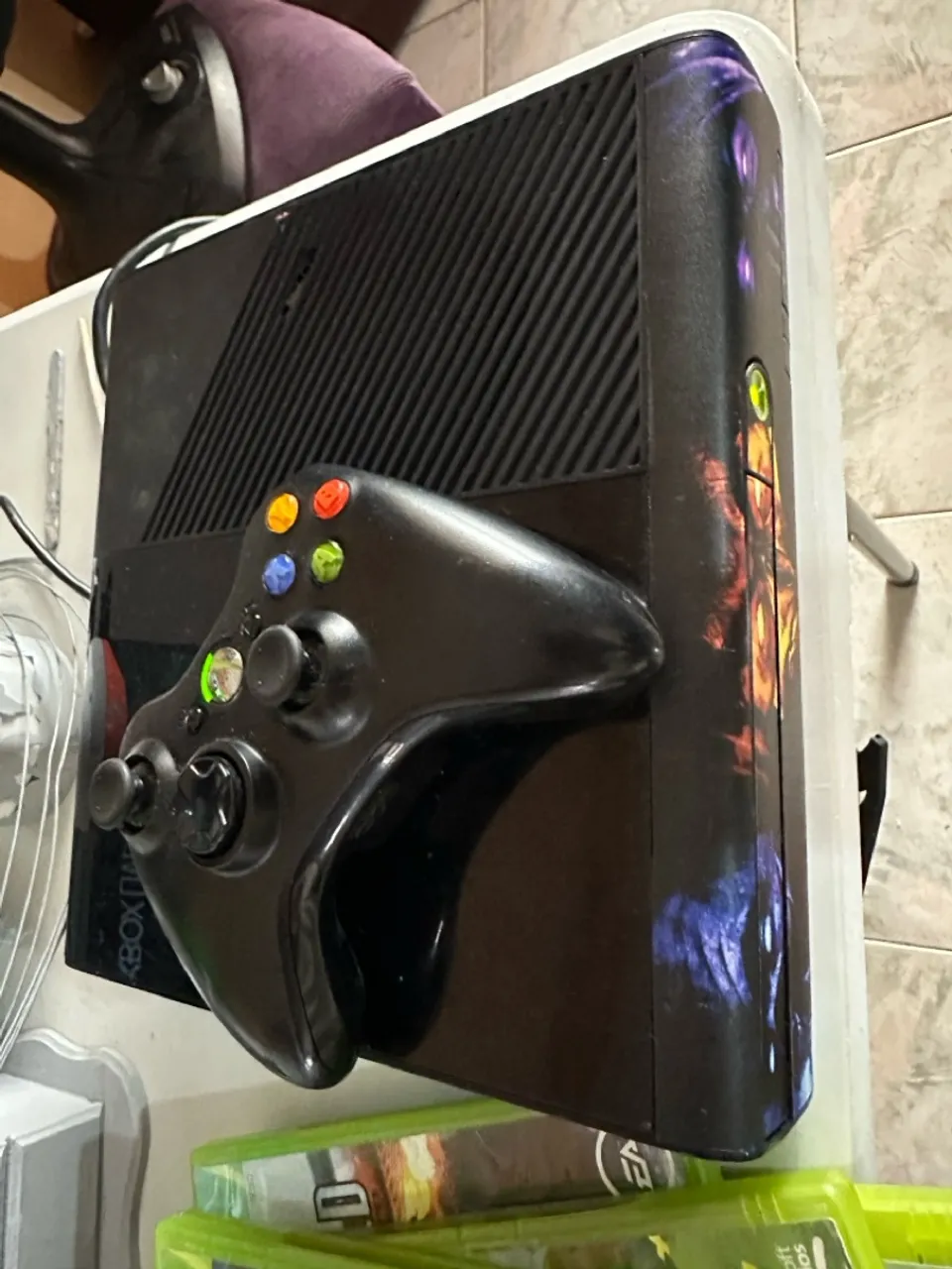 Xbox 360 com Controle e Skin Personalizada