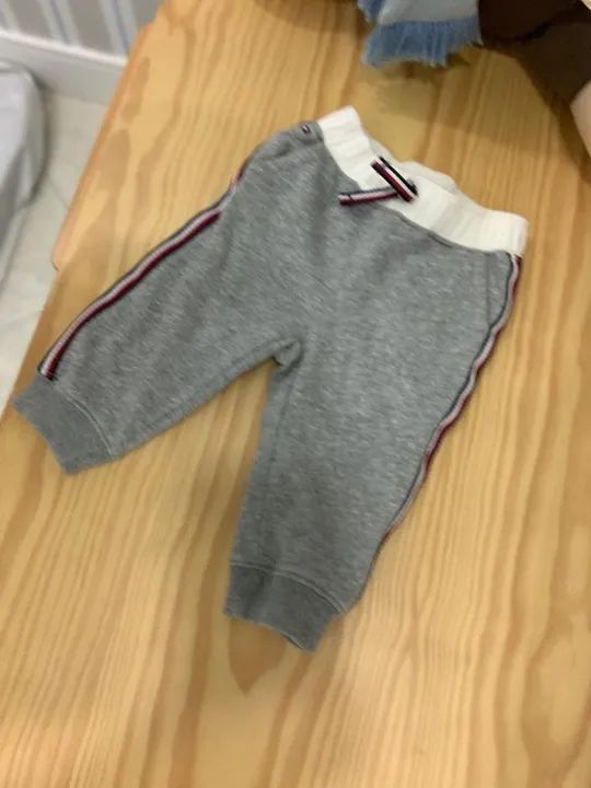 Calça tommy Hilfiger infantil 12 meses