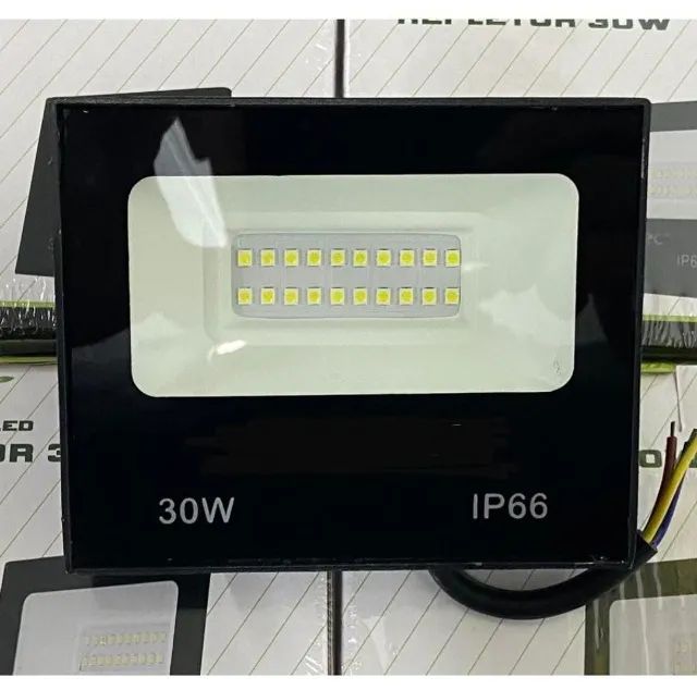 Refletor Led 30w Luz Branca Bivolt IP66 - Foto 3