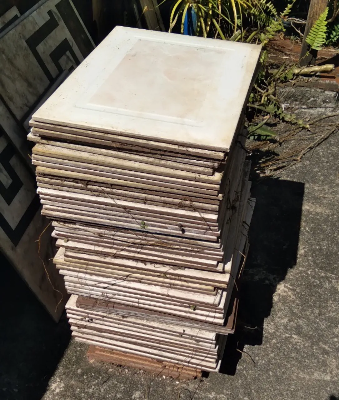 Lote 60 azulejos brancos + 30 pisos