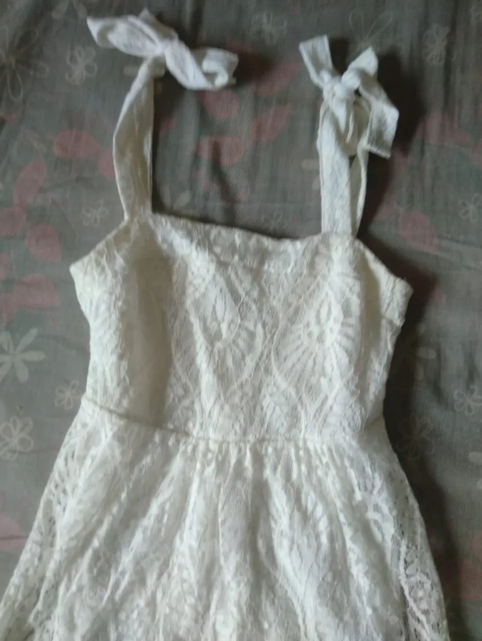 Vestido midi de renda com recorte e amarração alça larga off white C&A - Foto 5