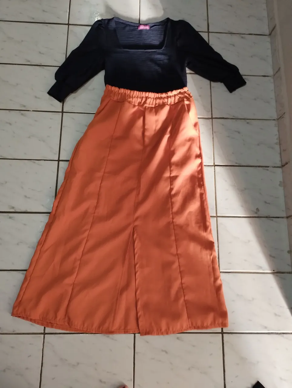 Conjunto Saia Laranja e Blusa Manga Longa