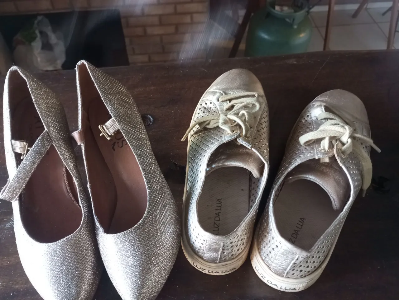 Sapatos Dourados - Conforto e Estilo!