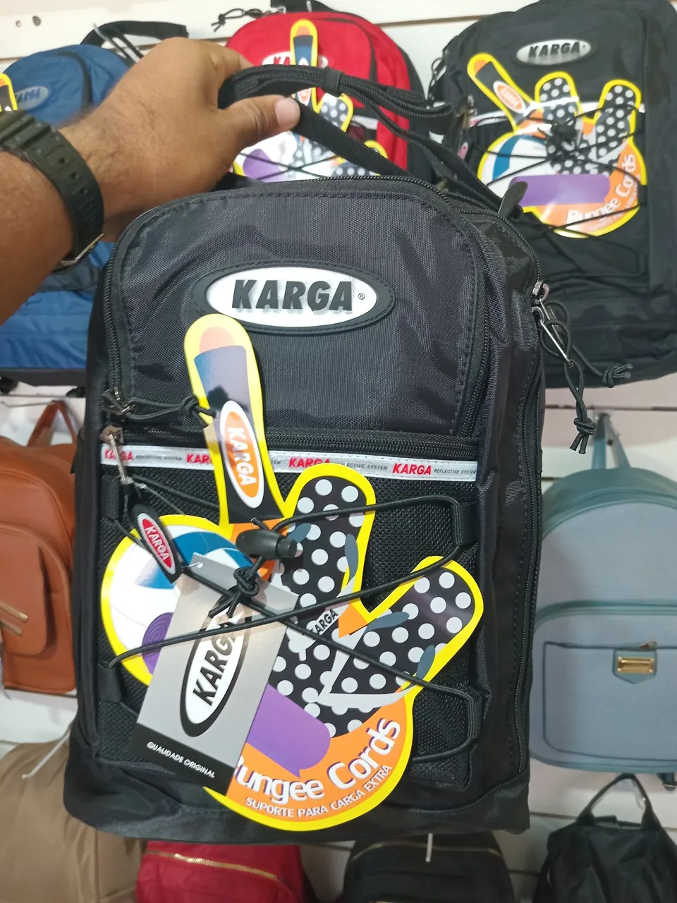 Mochila Kárga preta e Marinho