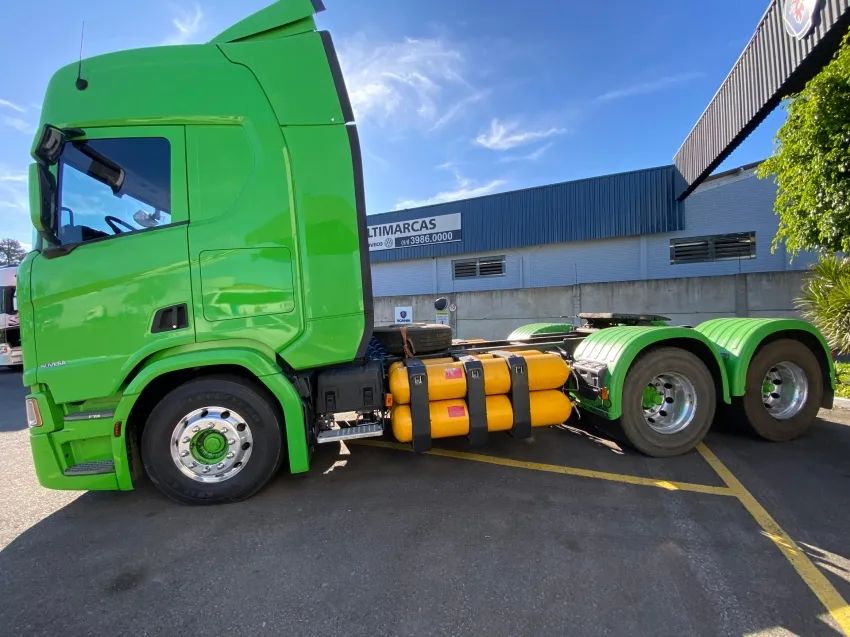 SCANIA CAMINHÃO A GÁS RH410 6X4 2022 - RETARDER, RODA DE ALUMÍNIO - Foto 7