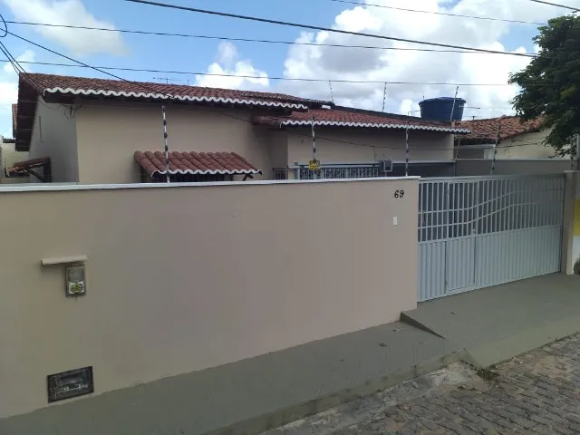 Casa em Nova Parnamirim (Próximo da Avenida Abel Cabral) com 3 Quartos