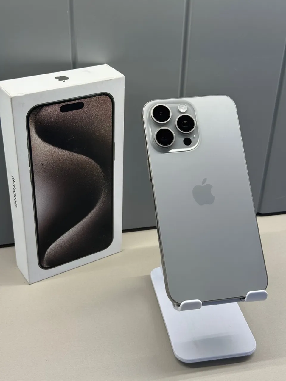 iPhone 15 pro Max 256gb Semi Novo - Loja Física