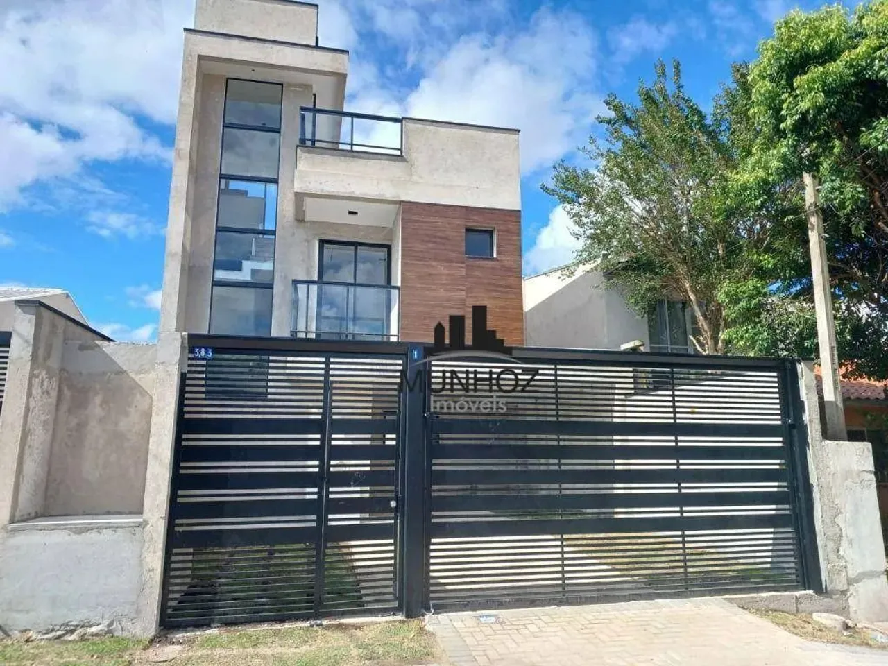 Sobrado com 3 dormitórios à venda, 140 m² por R$ 849.000,00 - Capão Raso - Curitiba/PR