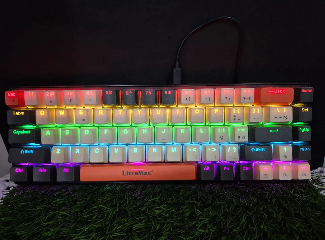 Teclado mecânico Switch Red 65% com RGB novos lacrados ENTREGAMOS!!!