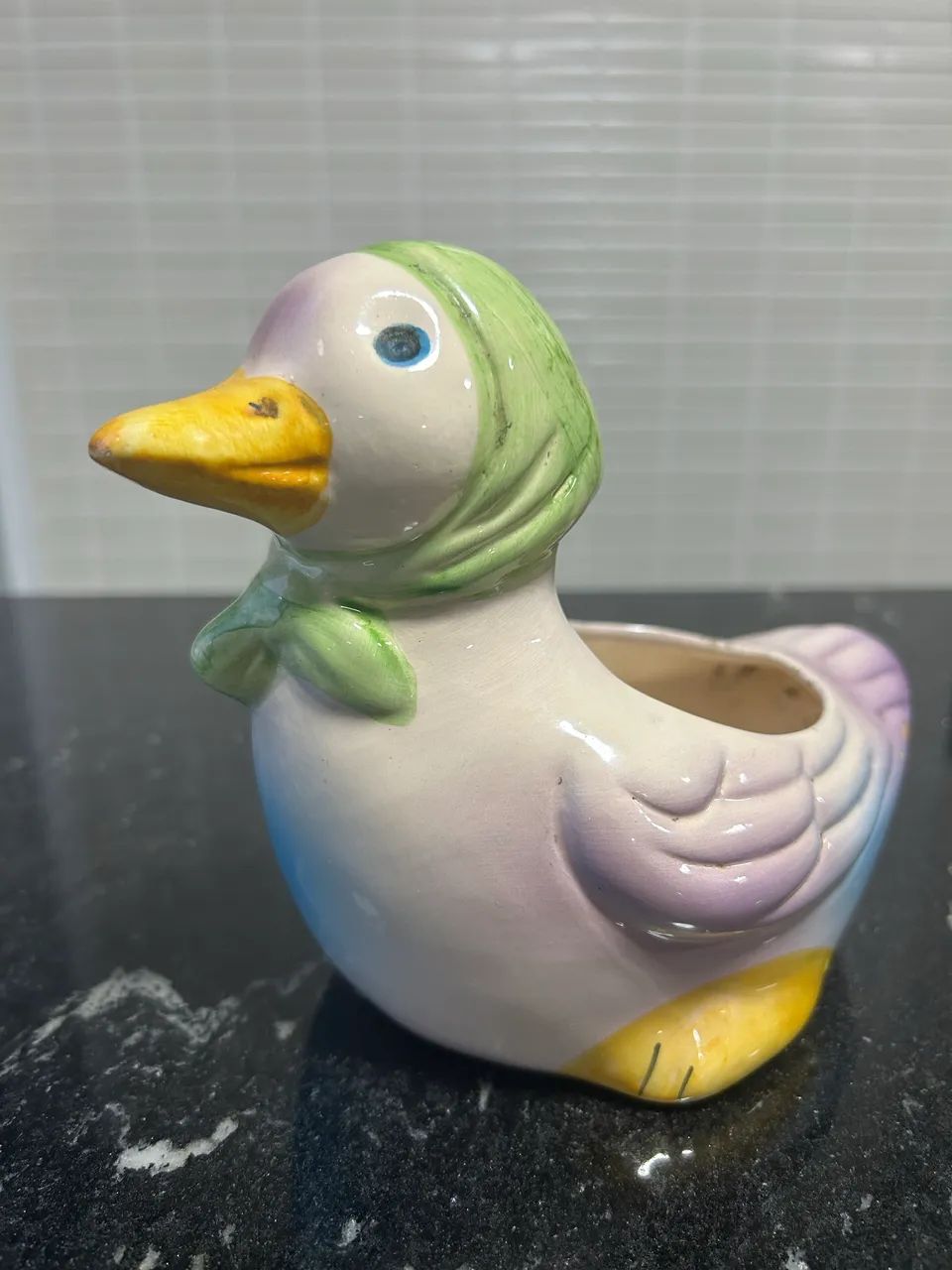 Floreira/cachepot em cerâmica esmaltada no formato de pato