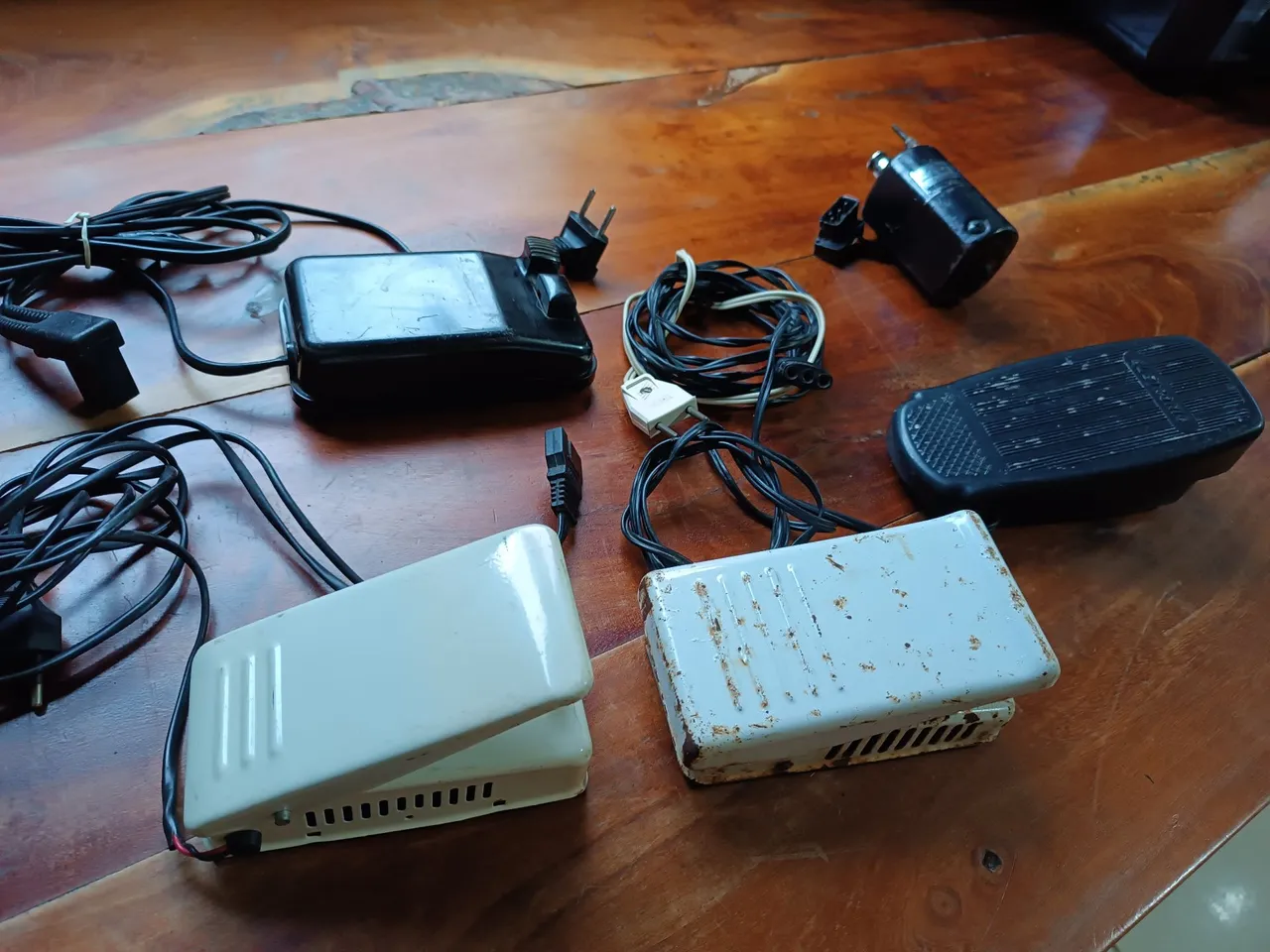 Pedais de Máquina de Costura e Motor