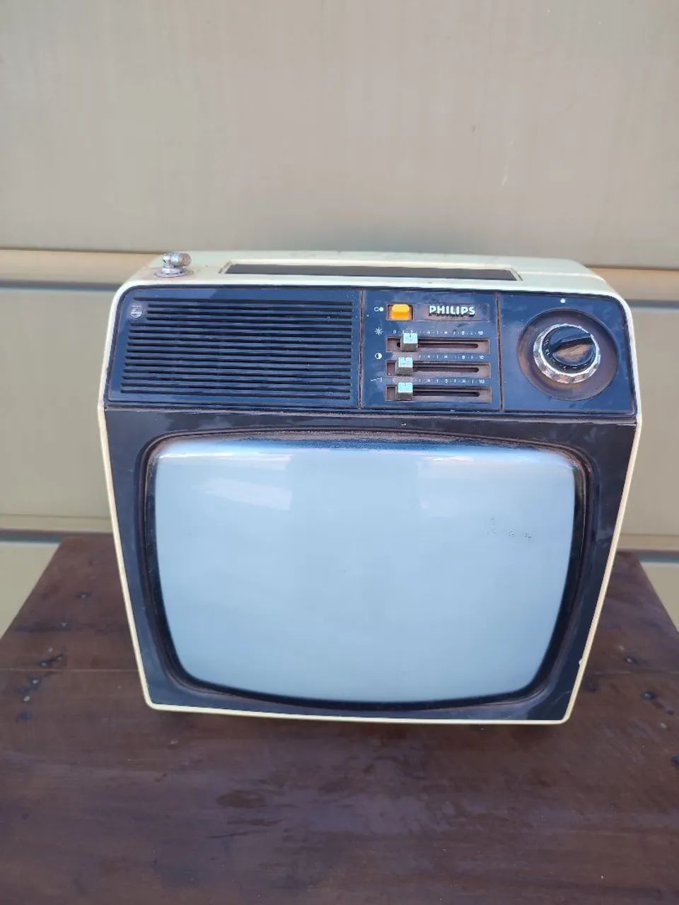 tv antiga para decoração 
