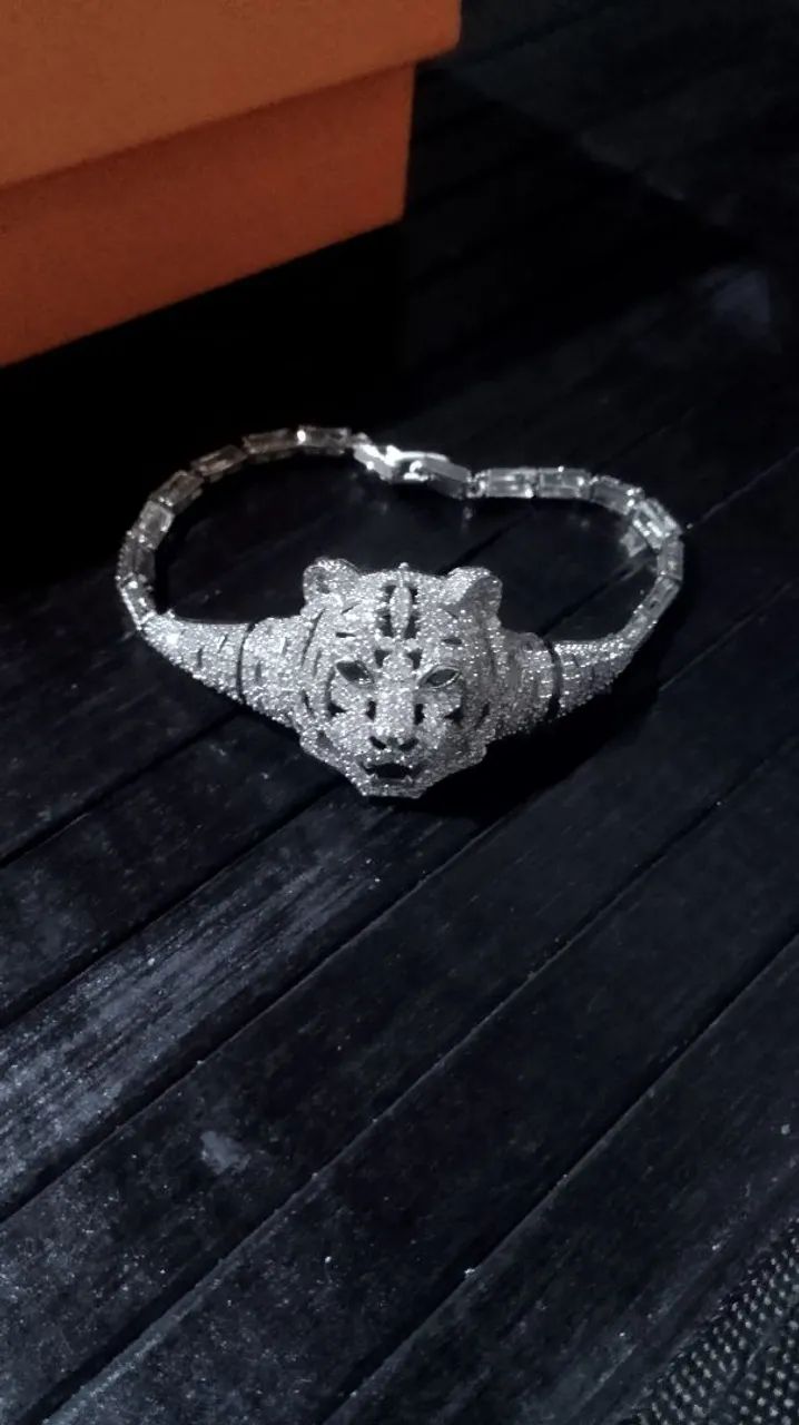 Pulseira de Leão cravejado com pedras - Foto 2