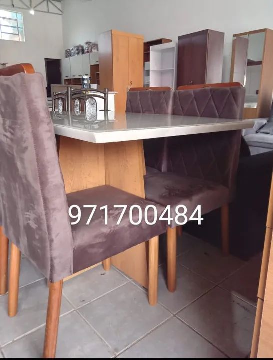 Mesa de Jantar 4 Cadeiras - Madeira - Novo