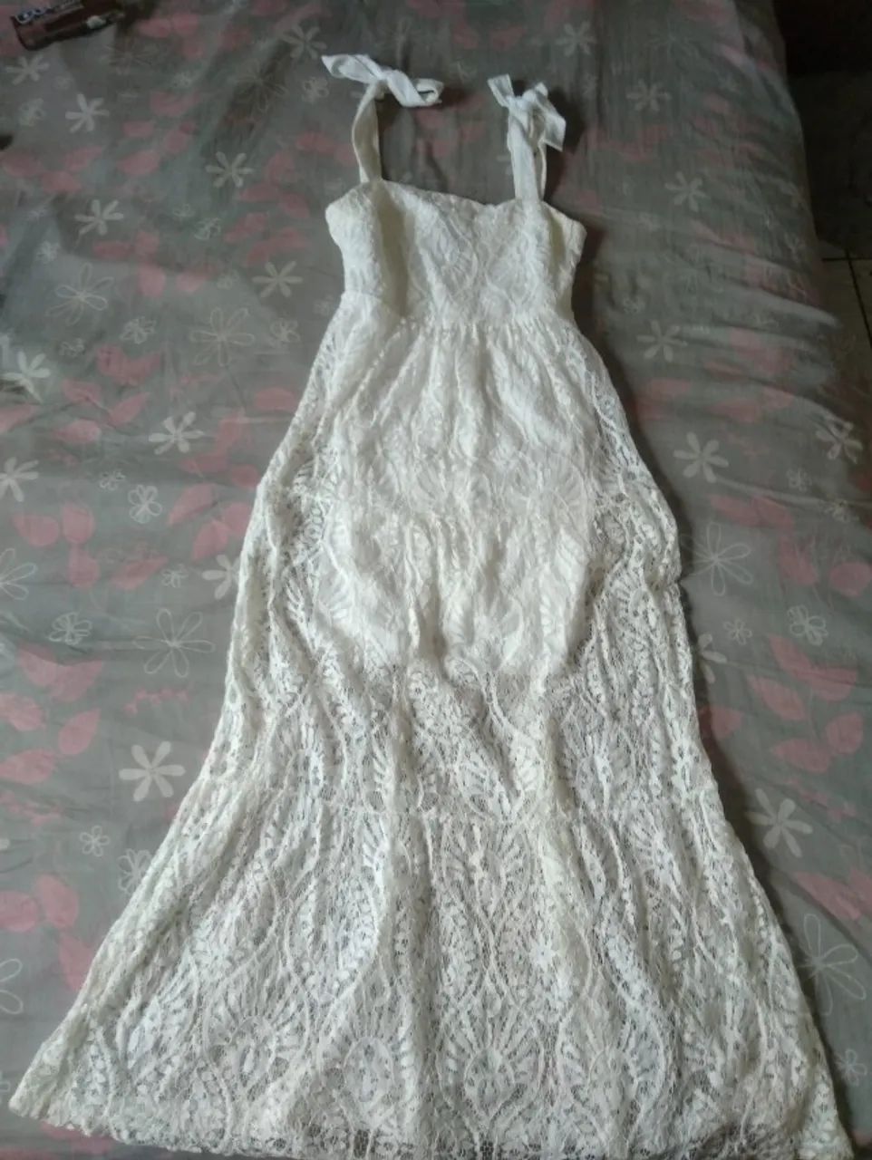 Vestido midi de renda com recorte e amarração alça larga off white C&A - Foto 4