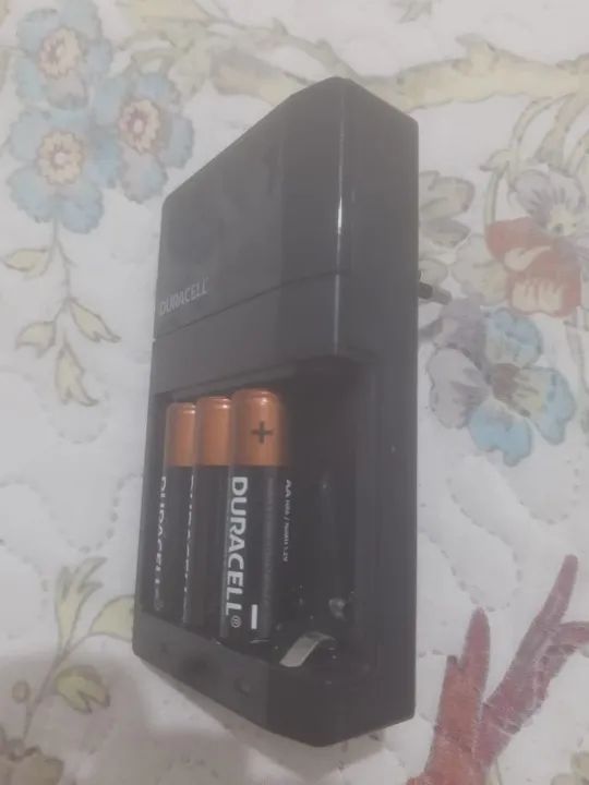 Carregador Pilhas Duracell c/ pilhas AA - 2.500 mAh - Foto 2