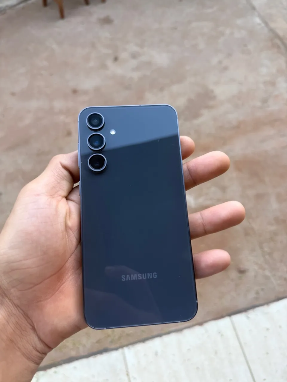 Samsung S24 256 acompanha o carregador 