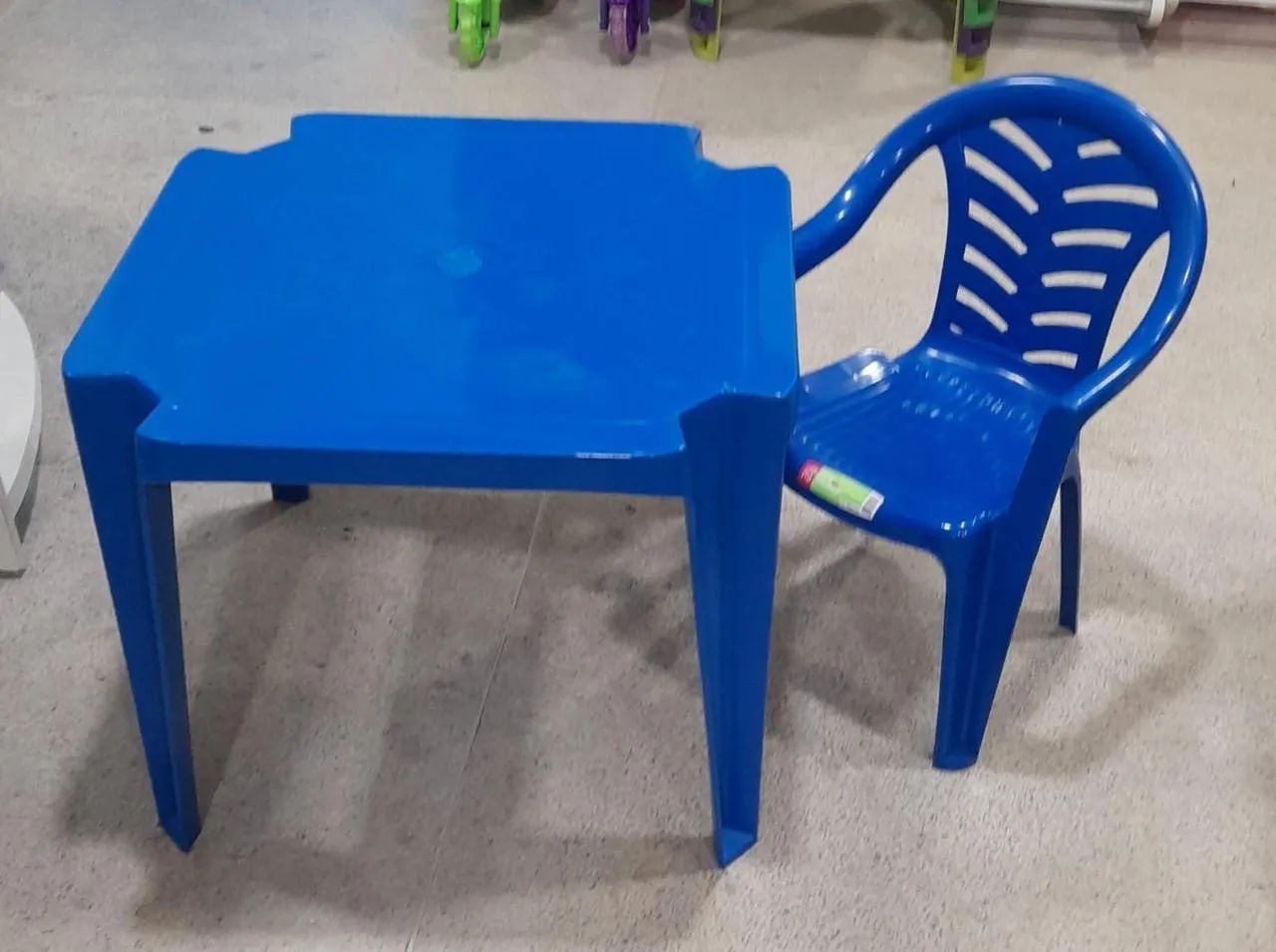 Mesinha + cadeirinha infantil 