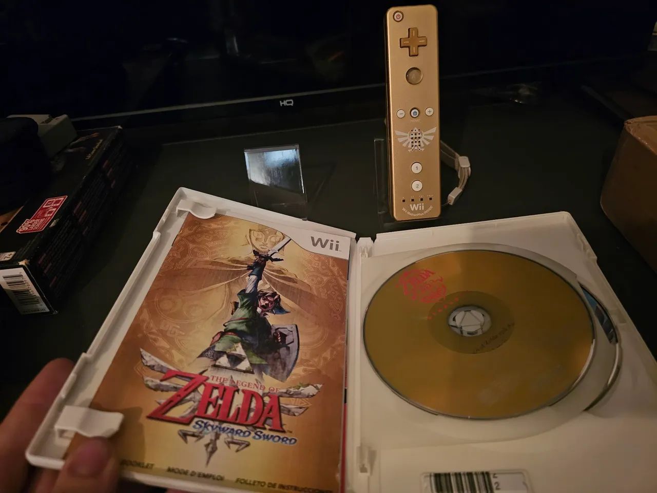 Wii Remote dourado edição especial zelda + jogo original  - Foto 6