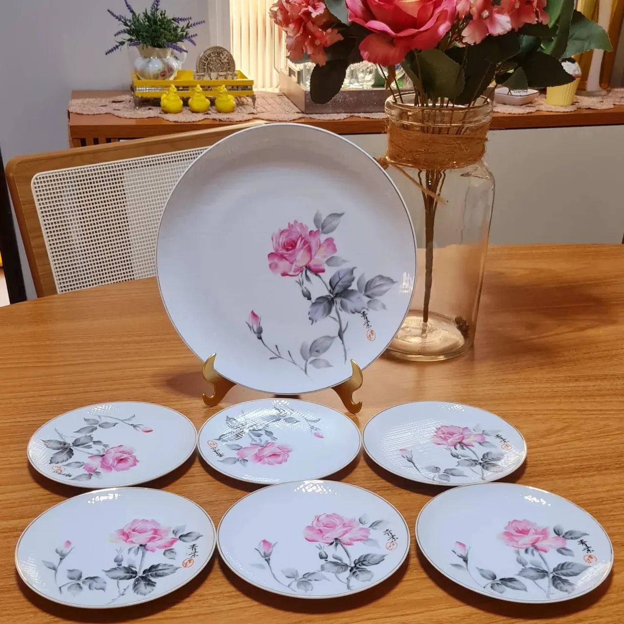 Jogo de pratos com rosas - 7 peças - Foto 5