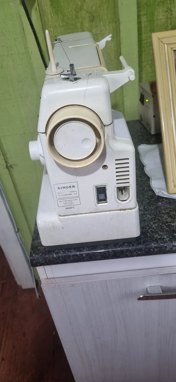 Máquina de Costura Singer 4830C