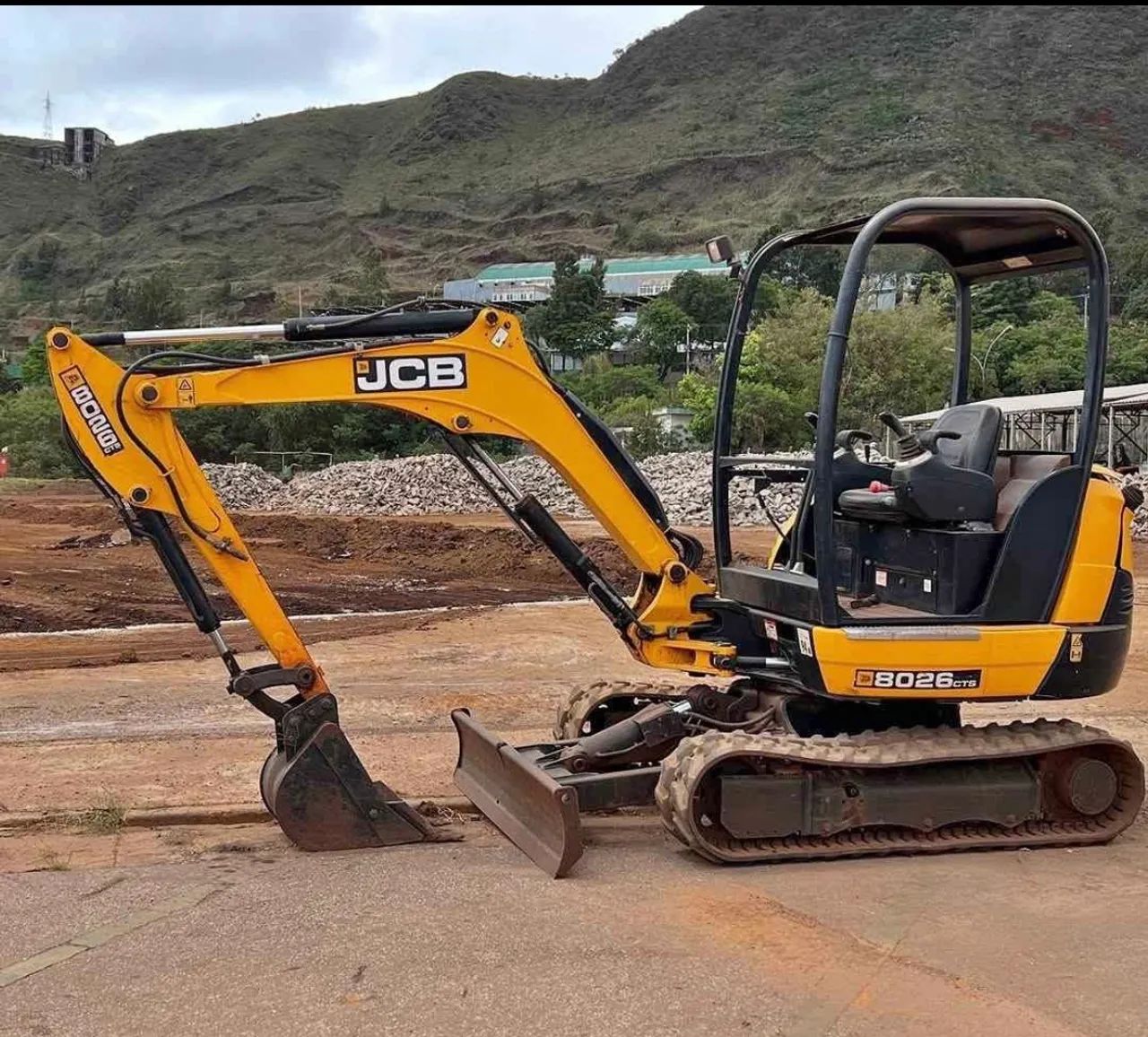 JCB 8026 ctb *VENDO DIRETO* 