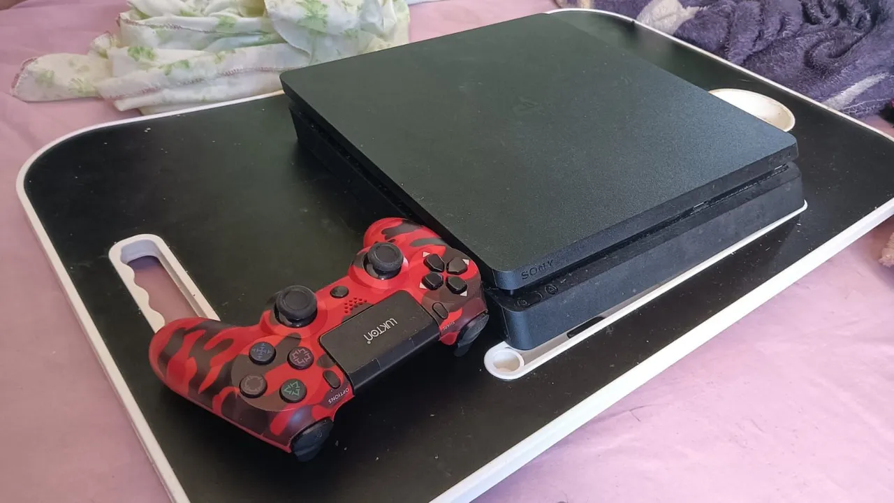 PlayStation 4 com controle