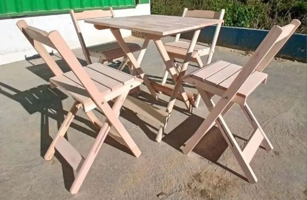 Mesa dobrável eucalipto reforçado com 4 cadeiras  - Foto 2