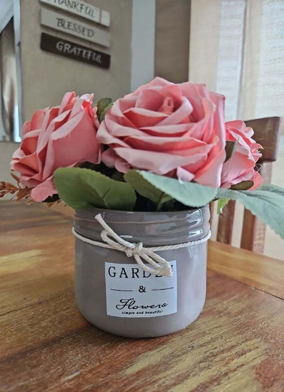 Vaso importado com rosas