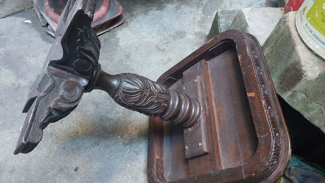 Mesa de canto madeira maciça trabalhada.  - Foto 4