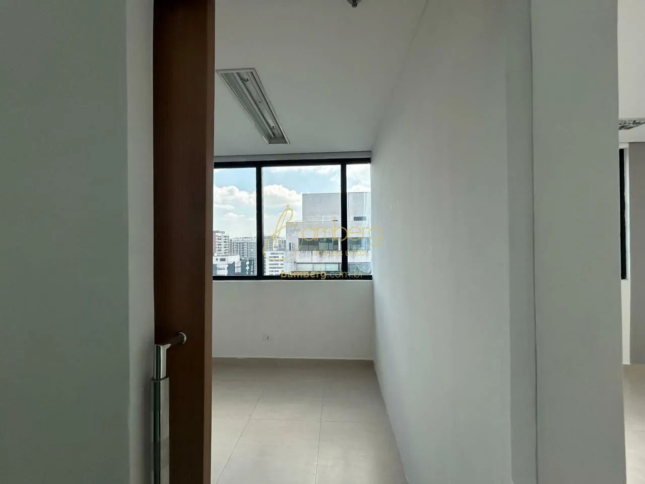 Sala comercial a passos do Metrô Santa Cruz - Foto 4