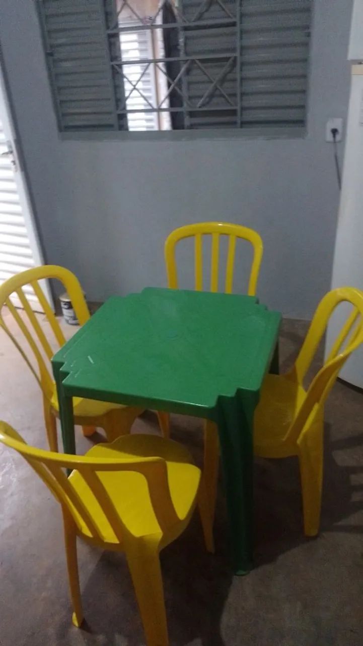 Jogo completo de mesa com cadeira 