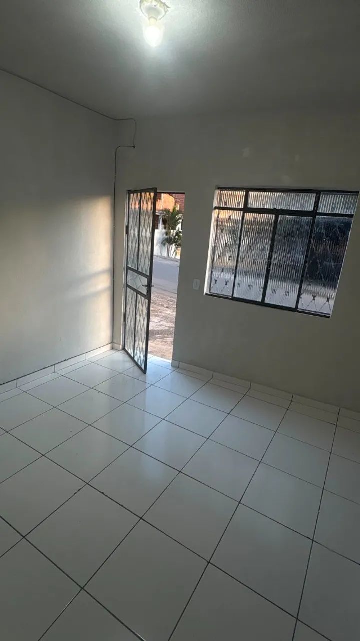 Casa com 3 quartos,sala,cozinha, banheiro e varanda