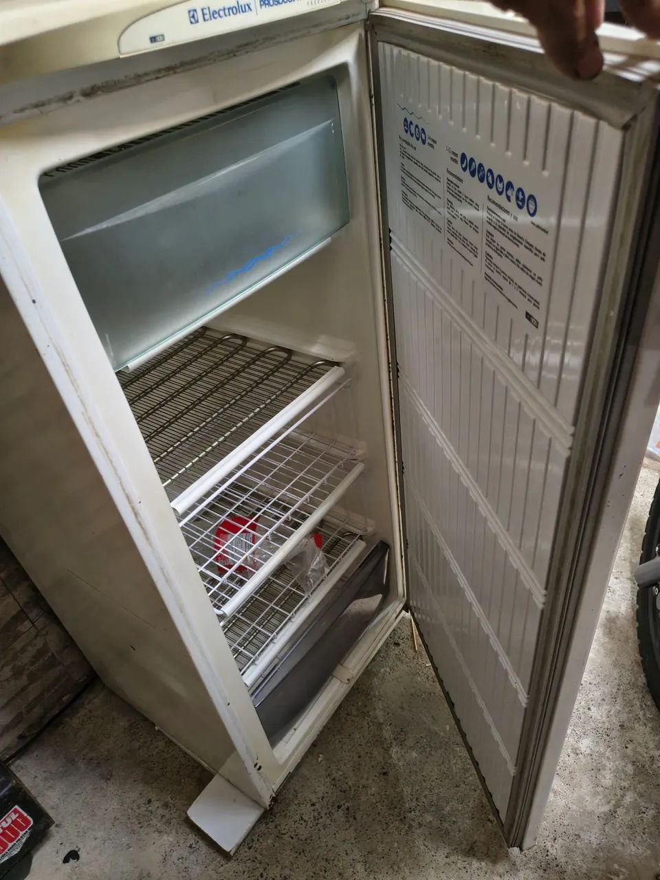 Freezer Electrolux 127 volts vertical  - Foto 3