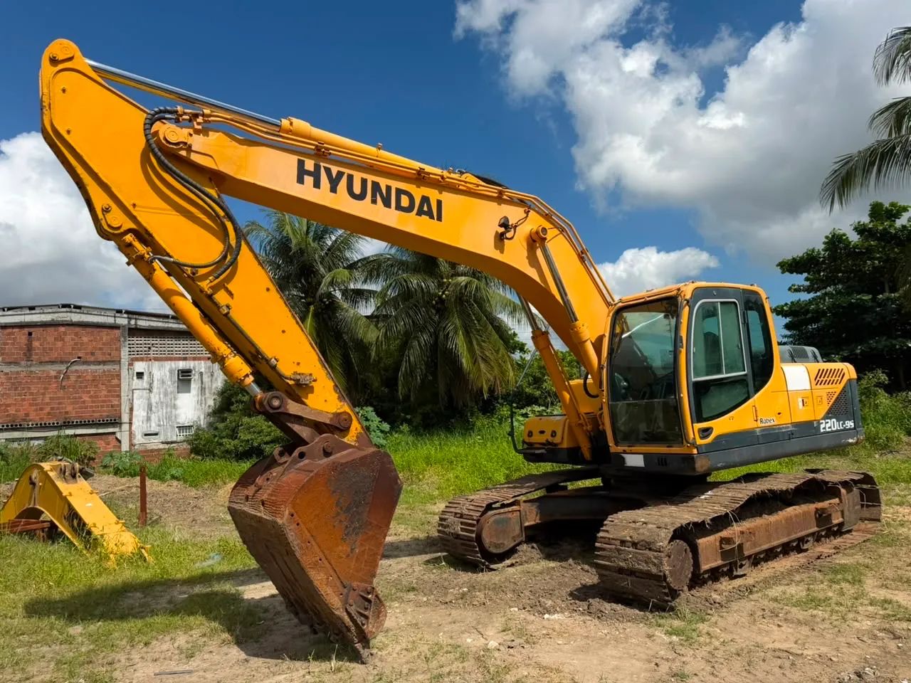 Vendo escavadeira hidráulica Hyundai 220 LC9 - Foto 5
