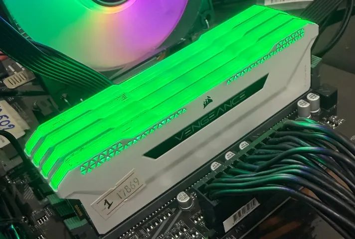 Kit Memórias DDR4 32gb(4x8)3200MHZ Corsair Vengeance Pro White RGB- Loja física - Foto 2