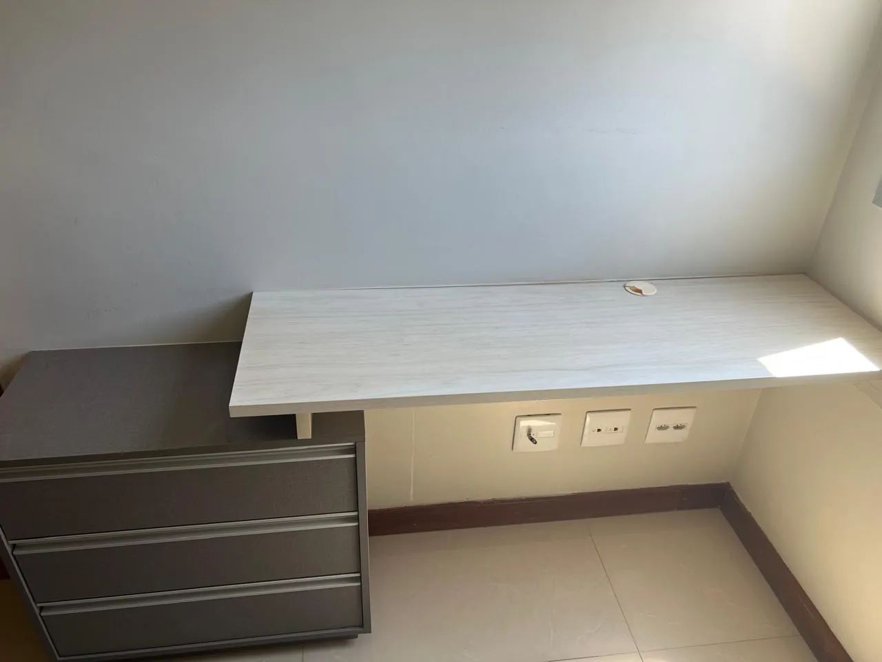 Escrivaninha Planejada com Gaveteiro - Design Moderno e Sofisticado - Foto 2