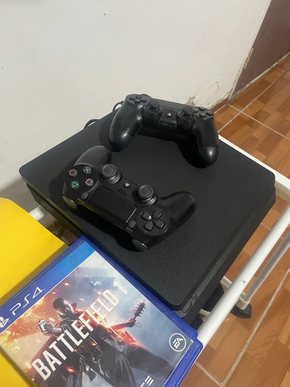 Vendo ps4 slim 1 tera com ps plus até dezembro assinado 