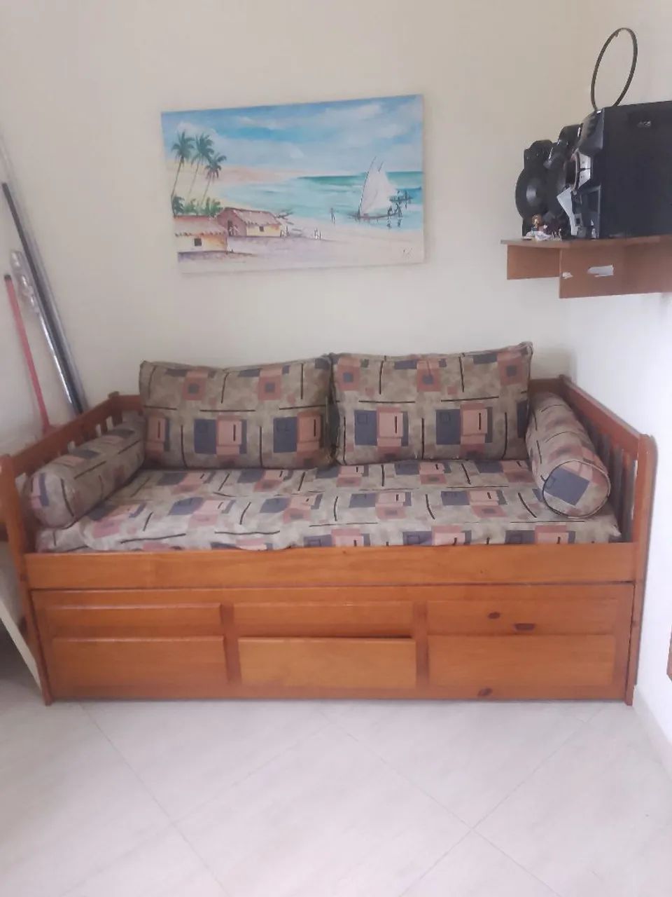 Bicama de madeira com colchões 