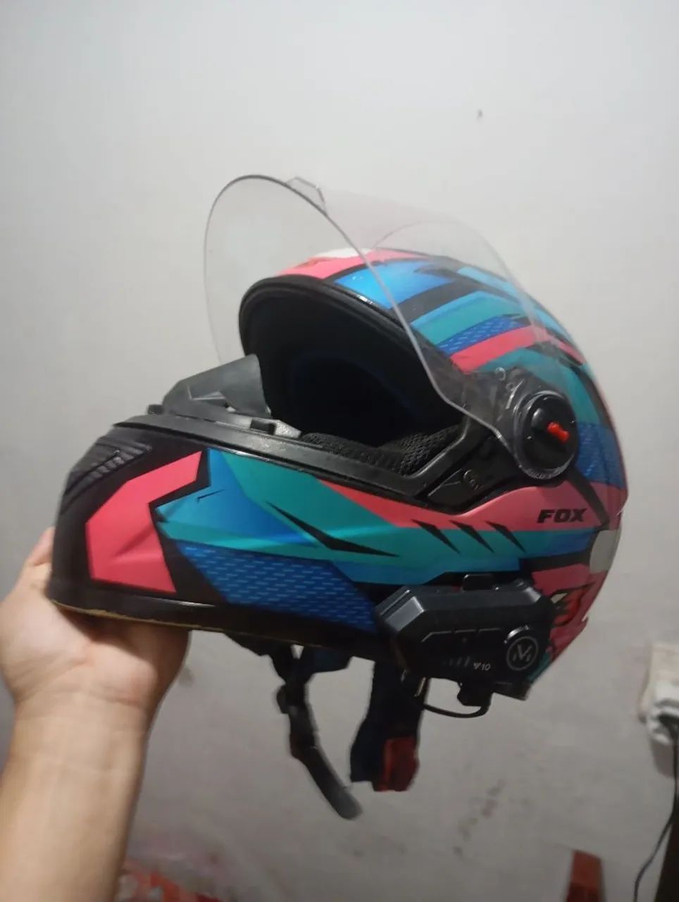 Capacete com intercomunicador 
