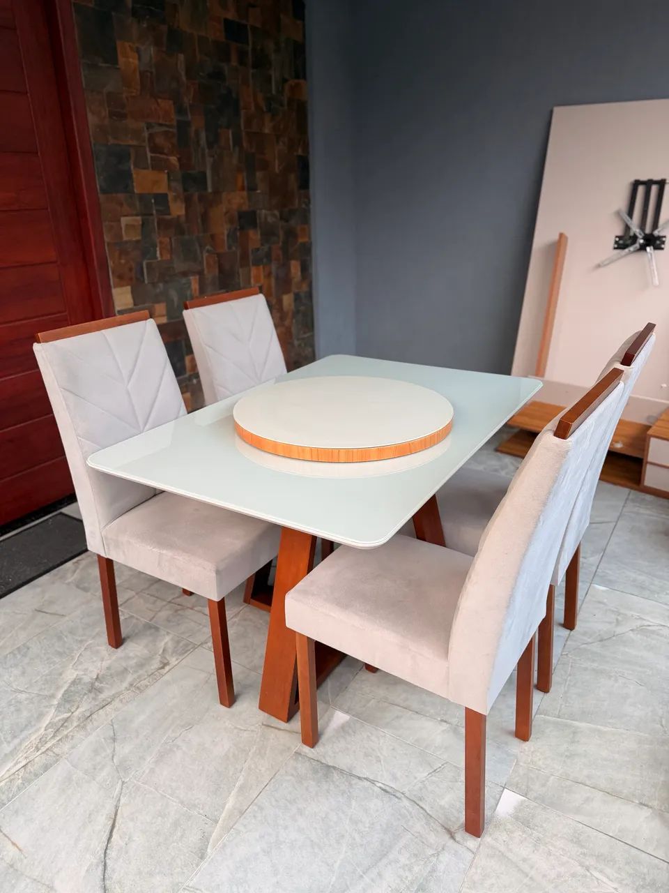 Mesa de Jantar Retangular com 4 Cadeiras Estofadas - Estado de Nova - Foto 3