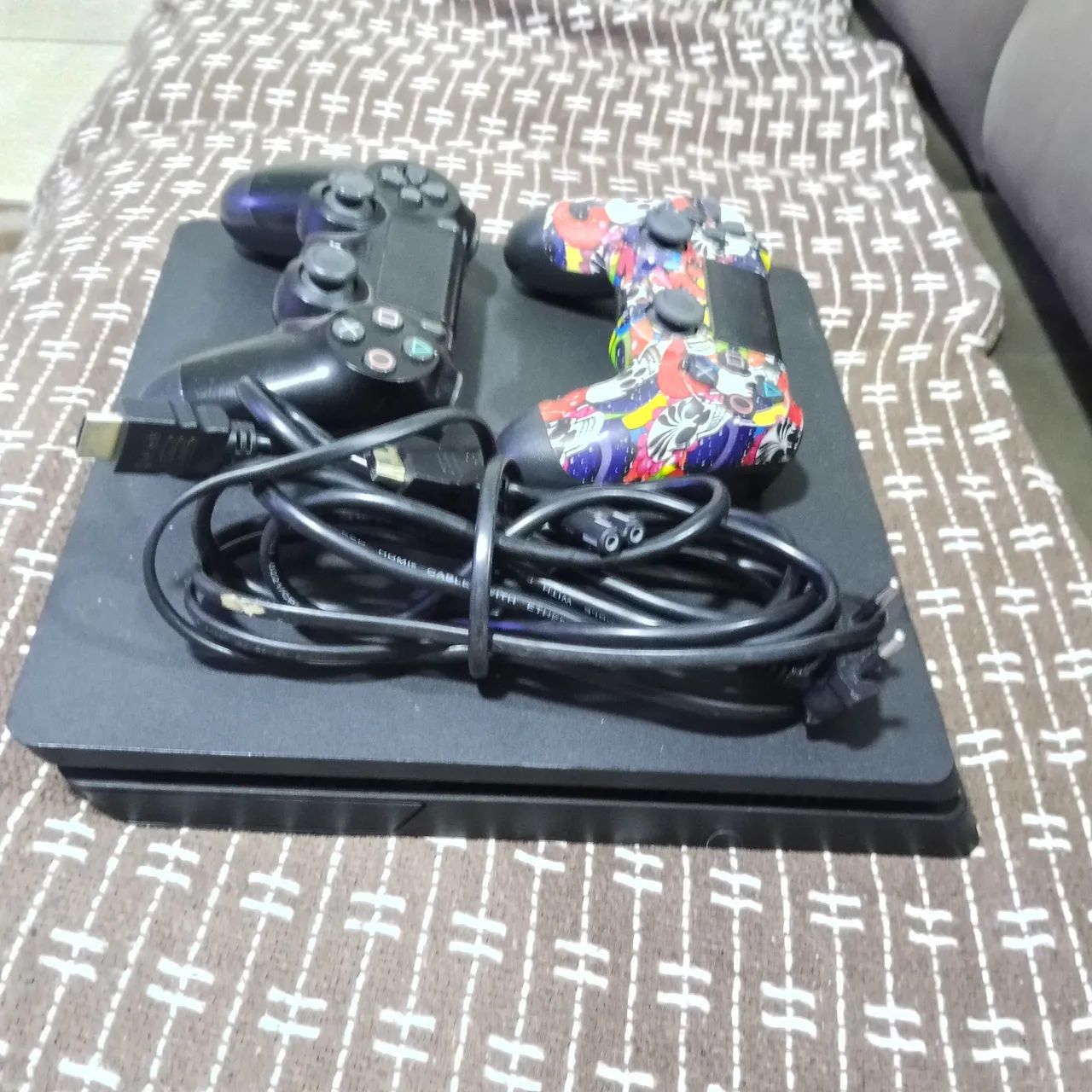 PLAYSTATION 4 SLIM COM 2 CONTROLES  - Foto 4