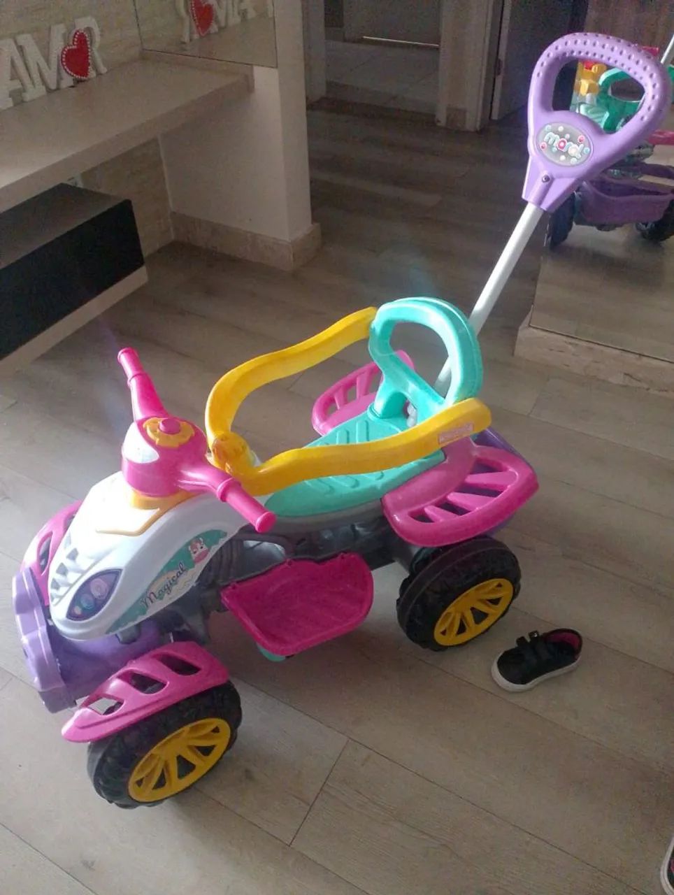 Quadriciclo infantil.