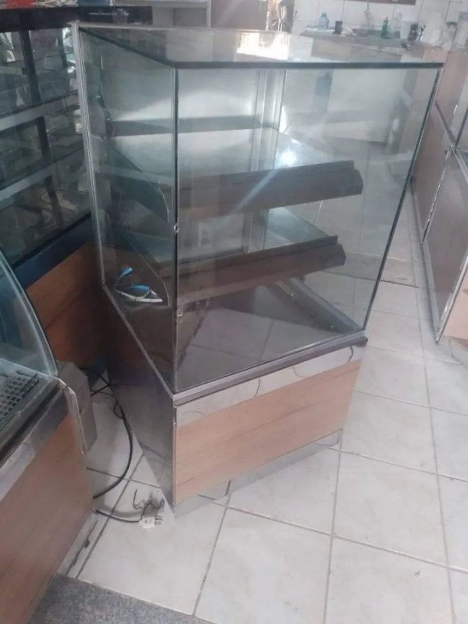 Vitrine Gelada medindo 80 cm - Foto 2