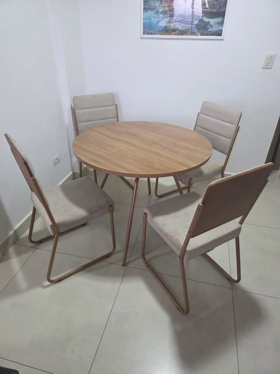 Mesa Redonda com 4 Cadeiras