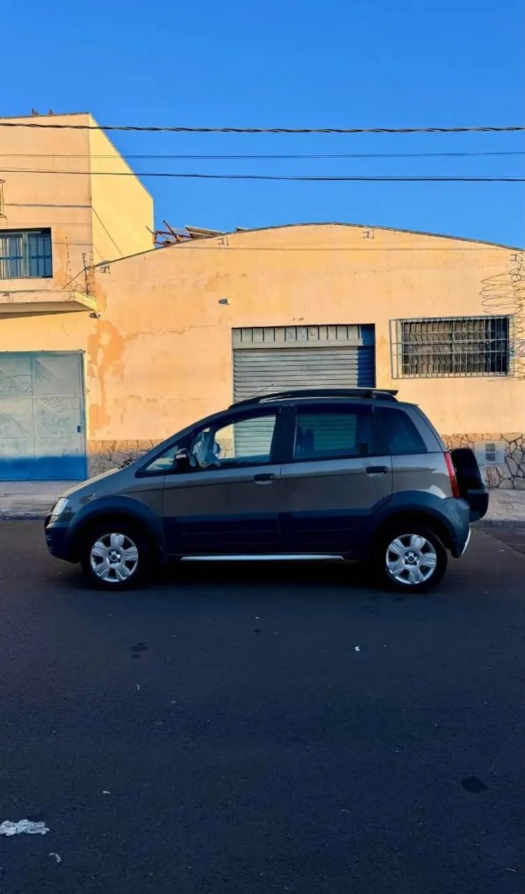 Fiat Idea Adv./ Adv.lock.dualogic 1.8 Flex 5P 2010 - Foto 4