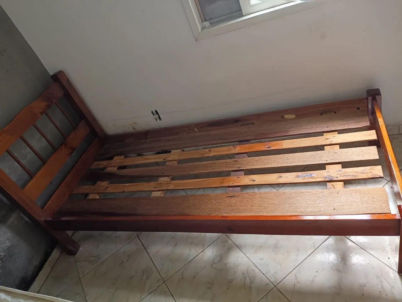Cama de solteiro de madeira, em bom estado  - Foto 3