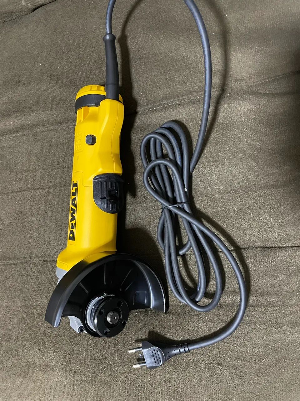 Esmerilhadeira Angular DeWALT 11000 RPM 1200W - Foto 5
