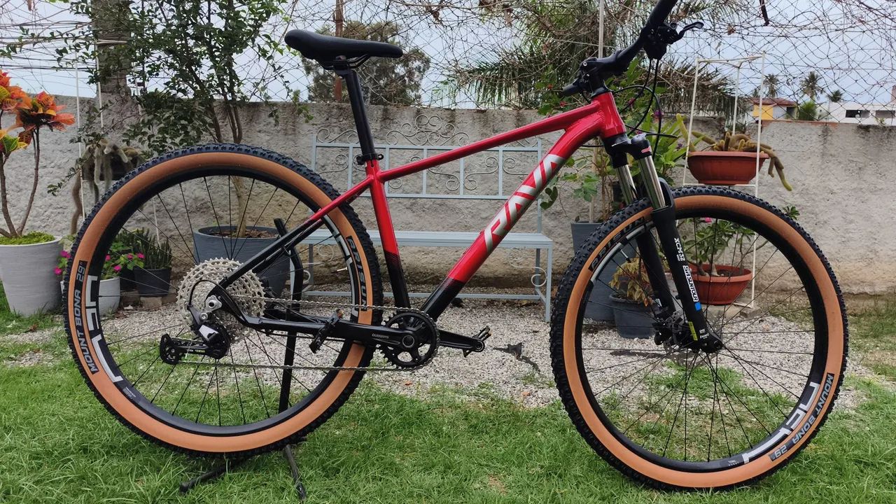 Promoção Bicicleta Rava Cave / kit Deore/ suspensão Ssntour. ( Nova)