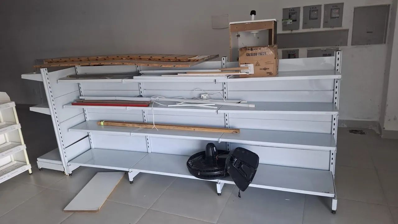 Prateleiras e gôndolas  - Foto 2